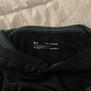 Under Armour sweatshirt size youth Xl